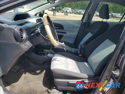 Zdjęcie 7 z 12 samochodu: 2012 TOYOTA PRIUS C TWO VIN:JTDKDTB3XC1020003 - miniatura