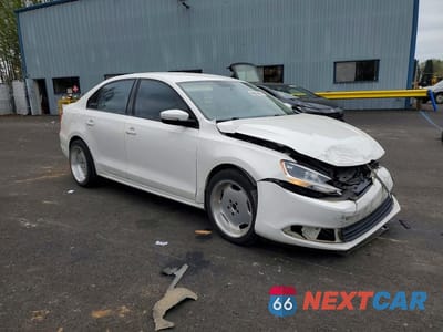Czwarte zdjęcie samochodu z boku: 2011 VOLKSWAGEN JETTA SE VIN:3VWDZ7AJ1BM100175 - miniatura