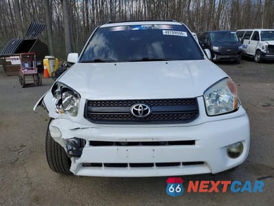 Piąte zdjęcie samochodu w środku: 2004 TOYOTA RAV4 BASE VIN:JTEHD20V740024666 - miniatura