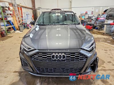 Piąte zdjęcie samochodu w środku: 2024 AUDI A3 PROGRESSIV VIN:WAULUCGY7RA129274 - miniatura