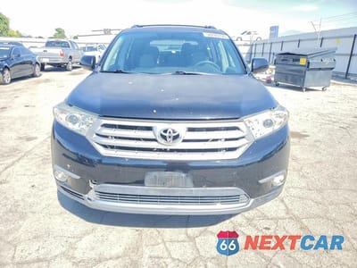Piąte zdjęcie samochodu w środku: 2013 TOYOTA HIGHLANDER PLUS VIN:5TDZK3EH4DS096817 - miniatura