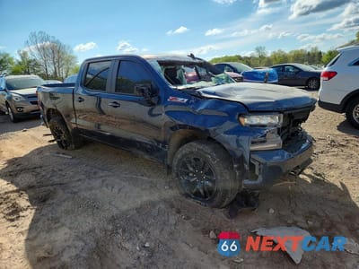 Czwarte zdjęcie samochodu z boku: 2020 CHEVROLET SILVERADO K1500 RST VIN:3GCUYEETXLG391331 - miniatura