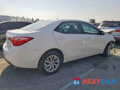 Trzecie zdjęcie samochodu z tyłu: 2018 TOYOTA COROLLA LE VIN:5YFBURHE5JP855625 - miniatura