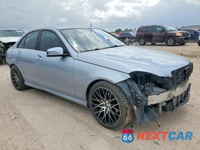 Czwarte zdjęcie samochodu z boku: 2013 MERCEDES-BENZ C 250 VIN:WDDGF4HB3DA769298 - miniatura