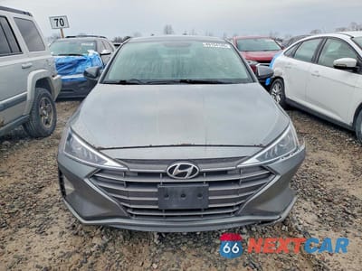 Piąte zdjęcie samochodu w środku: 2019 HYUNDAI ELANTRA SE VIN:5NPD74LF1KH492936 - miniatura