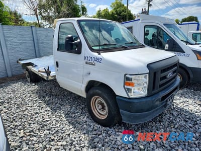 Czwarte zdjęcie samochodu z boku: 2023 FORD E350 FLATBED TRUCK VIN:1FDWE3FK7PDD09744 - miniatura