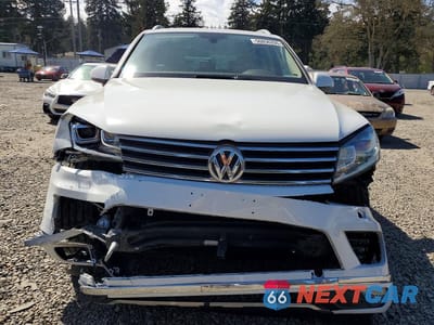 Piąte zdjęcie samochodu w środku: 2015 VOLKSWAGEN TOUAREG V6 VIN:WVGEF9BP0FD006784 - miniatura