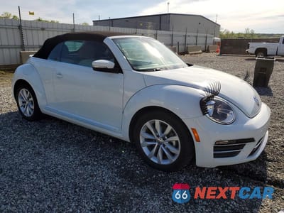 Czwarte zdjęcie samochodu z boku: 2017 VOLKSWAGEN BEETLE S VIN:3VW517ATXHM819995 - miniatura