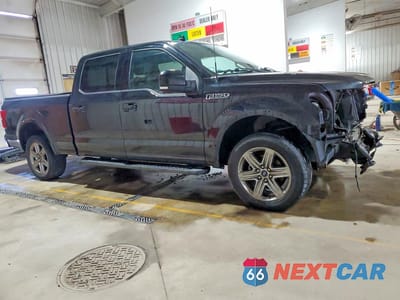 Czwarte zdjęcie samochodu z boku: 2018 FORD F150 SUPERCREW VIN:1FTFW1EG8JFB62008 - miniatura