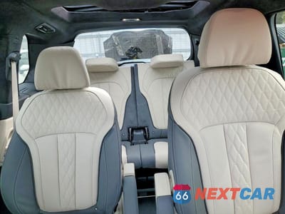 Zdjęcie 10 z 13 samochodu: 2025 BMW X7 M60I VIN:5UX33EM02S9X33188 - miniatura