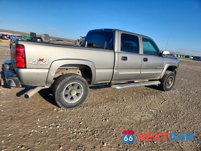 Trzecie zdjęcie samochodu z tyłu: 2006 CHEVROLET SILVERADO K2500 HEAVY DUTY VIN:1GCHK23D86F168711 - miniatura