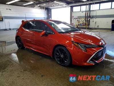 Czwarte zdjęcie samochodu z boku: 2019 TOYOTA COROLLA HATCHBACK XSE VIN:JTNK4RBE0K3012401 - miniatura