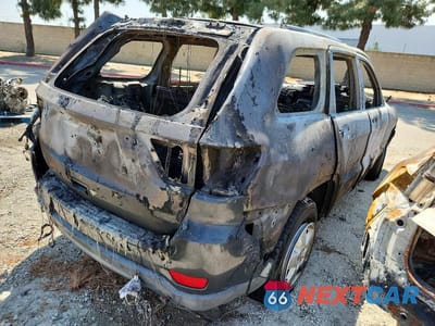 Trzecie zdjęcie samochodu z tyłu: 2011 JEEP GRAND CHEROKEE LAREDO VIN:1J4RR4GG8BC635647 - miniatura