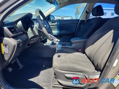 Zdjęcie 7 z 12 samochodu: 2016 KIA OPTIMA LX VIN:5XXGT4L35GG021003 - miniatura