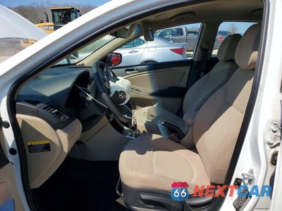Zdjęcie 7 z 12 samochodu: 2016 HYUNDAI ACCENT SE VIN:KMHCT4AE1GU162742 - miniatura