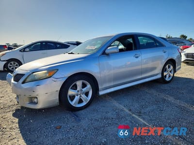 2010 TOYOTA CAMRY SE 4T1BF3EK5AU051650 - główne zdjęcie licytacji z USA - miniatura