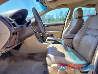 Zdjęcie 7 z 12 samochodu: 2004 HONDA ACCORD LX VIN:1HGCM56374A156313 - miniatura
