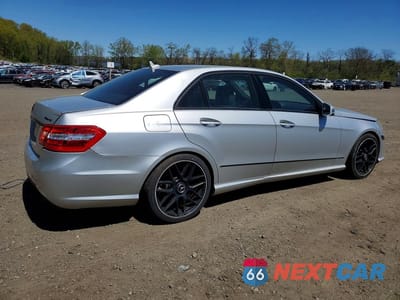 Trzecie zdjęcie samochodu z tyłu: 2013 MERCEDES-BENZ E 550 4MATIC VIN:WDDHF9BB4DA703417 - miniatura