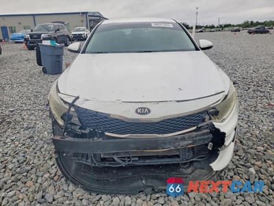 Piąte zdjęcie samochodu w środku: 2018 KIA OPTIMA LX VIN:5XXGT4L38JG227990 - miniatura
