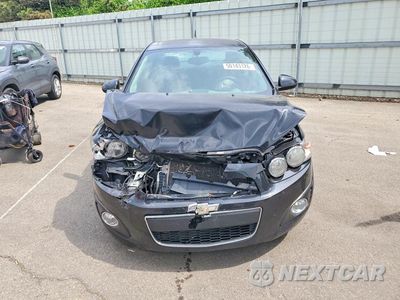 Piąte zdjęcie samochodu w środku: 2014 CHEVROLET SONIC LT VIN:1G1JC5SG4E4154321 - miniatura