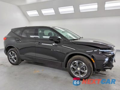 Czwarte zdjęcie samochodu z boku: 2026 CHEVROLET BLAZER 2LT VIN:3GNKBCR48TS140862 - miniatura