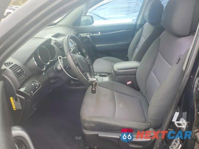 Zdjęcie 7 z 12 samochodu: 2013 KIA SORENTO VIN:5XYKTDA27DG412021 - miniatura