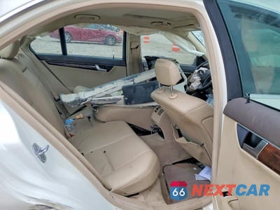 Zdjęcie 10 z 13 samochodu: 2012 MERCEDES-BENZ C 250 VIN:WDDGF4HB5CA626545 - miniatura