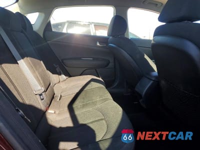 Zdjęcie 10 z 13 samochodu: 2019 KIA OPTIMA LX VIN:5XXGT4L32KG363100 - miniatura