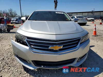 Piąte zdjęcie samochodu w środku: 2018 CHEVROLET IMPALA LT VIN:1G1105S30JU135006 - miniatura