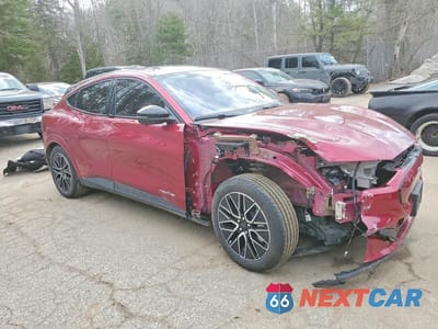 Czwarte zdjęcie samochodu z boku: 2025 FORD MUSTANG MACH-E PREMIUM VIN:3FMTK3SU7SMA64721 - miniatura