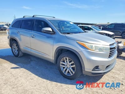 Czwarte zdjęcie samochodu z boku: 2015 TOYOTA HIGHLANDER LE VIN:5TDZARFH2FS011951 - miniatura