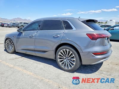 Drugie zdjęcie samochodu z przodu: 2019 AUDI E-TRON PRESTIGE VIN:WA1VAAGE7KB024954 - miniatura