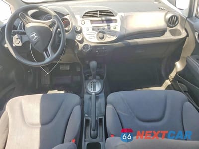 Zdjęcie 8 z 14 samochodu: 2011 HONDA FIT VIN:JHMGE8H3XBS007993 - miniatura