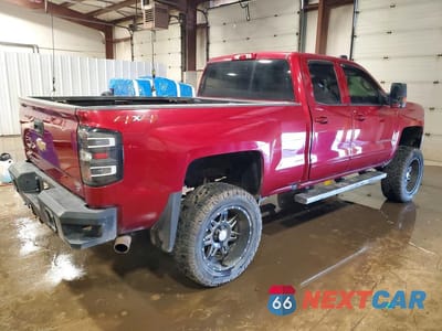 Trzecie zdjęcie samochodu z tyłu: 2018 CHEVROLET SILVERADO K1500 LT VIN:1GCVKREC5JZ363611 - miniatura