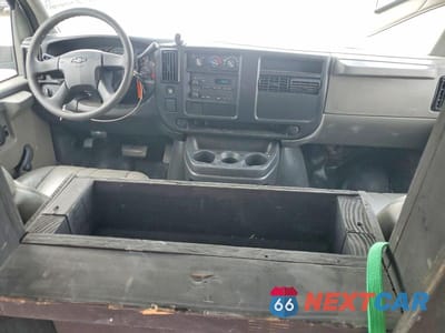 Zdjęcie 8 z 13 samochodu: 2004 CHEVROLET EXPRESS G1500 DELIVERY VAN VIN:1GCFG15T941115520 - miniatura