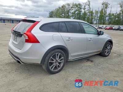 Trzecie zdjęcie samochodu z tyłu: 2016 VOLVO V60 CROSS COUNTRY PREMIER VIN:YV4612HK1G1003533 - miniatura