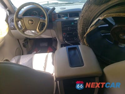 Zdjęcie 8 z 13 samochodu: 2008 GMC YUKON VIN:1GKFK13098J111792 - miniatura