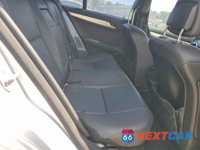 Zdjęcie 10 z 12 samochodu: 2013 MERCEDES-BENZ C 250 VIN:WDDGF4HB1DR273790 - miniatura