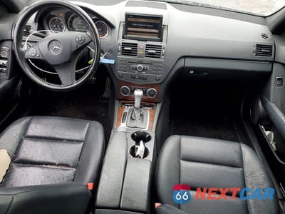 Zdjęcie 8 z 12 samochodu: 2011 MERCEDES-BENZ C 300 4MATIC VIN:WDDGF8BB6BR181166 - miniatura