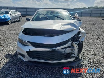 Piąte zdjęcie samochodu w środku: 2018 CHEVROLET MALIBU LT VIN:1G1ZD5ST2JF286084 - miniatura