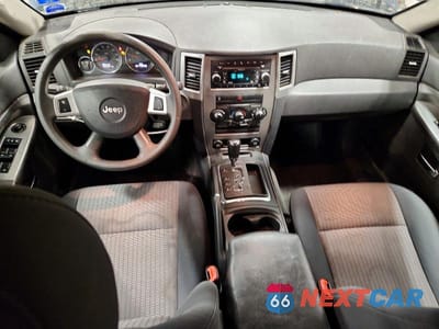 Zdjęcie 8 z 12 samochodu: 2010 JEEP GRAND CHEROKEE LAREDO VIN:1J4PR4GK4AC139903 - miniatura