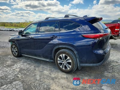 Drugie zdjęcie samochodu z przodu: 2021 TOYOTA HIGHLANDER XLE VIN:5TDHZRBH3MS160666 - miniatura