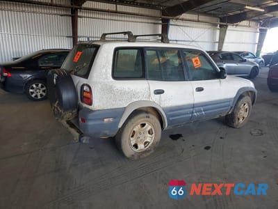 Trzecie zdjęcie samochodu z tyłu: 1998 TOYOTA RAV4 BASE VIN:JT3HP10V0W0170243 - miniatura