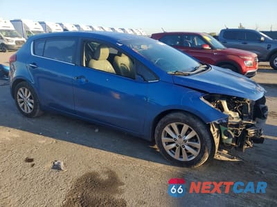 Czwarte zdjęcie samochodu z boku: 2014 KIA FORTE EX VIN:KNAFX5A84E5163846 - miniatura