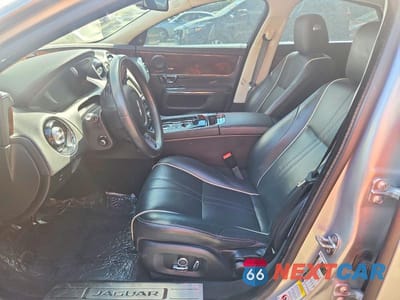 Zdjęcie 7 z 12 samochodu: 2017 JAGUAR XJ VIN:SAJWJ1CD6H8W12665 - miniatura