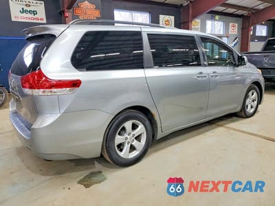 Trzecie zdjęcie samochodu z tyłu: 2011 TOYOTA SIENNA LE 8-PASSENGER VIN:5TDKK3DC2BS156713 - miniatura