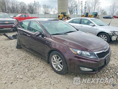 Czwarte zdjęcie samochodu z boku: 2013 KIA OPTIMA LX VIN:5XXGM4A75DG198732 - miniatura