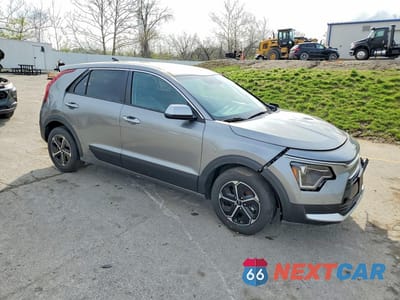 Czwarte zdjęcie samochodu z boku: 2026 KIA NIRO LX VIN:KNDCP3LE2T5332546 - miniatura