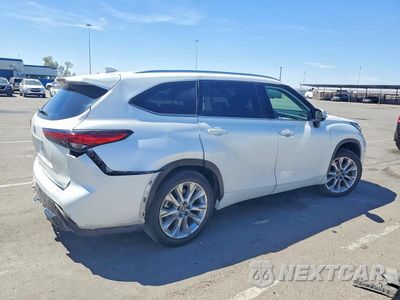 Trzecie zdjęcie samochodu z tyłu: 2022 TOYOTA HIGHLANDER VIN:5TDYZRAH2NS100834 - miniatura