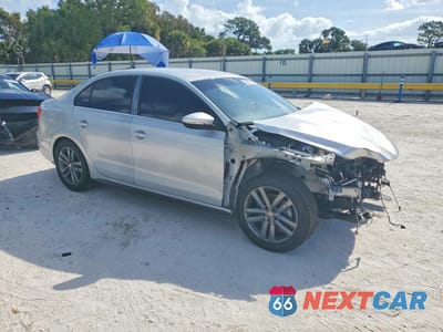 Czwarte zdjęcie samochodu z boku: 2012 VOLKSWAGEN JETTA GLI VIN:3VW4A7AJ1CM123612 - miniatura